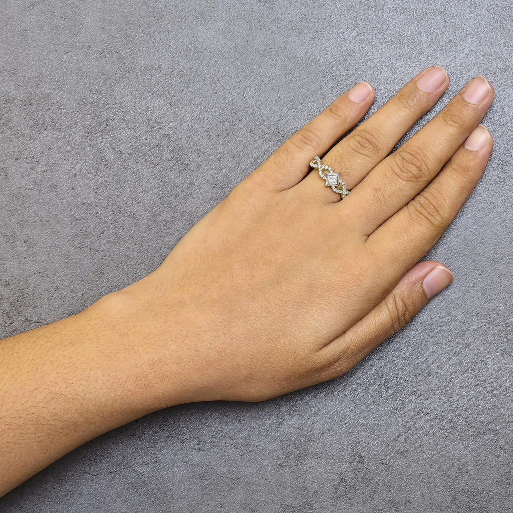 10K Two Tone Color 5/8 Cttw Diamond Kite and Twist Shank Ring (H-I Color,SI2-I1 Clarity)